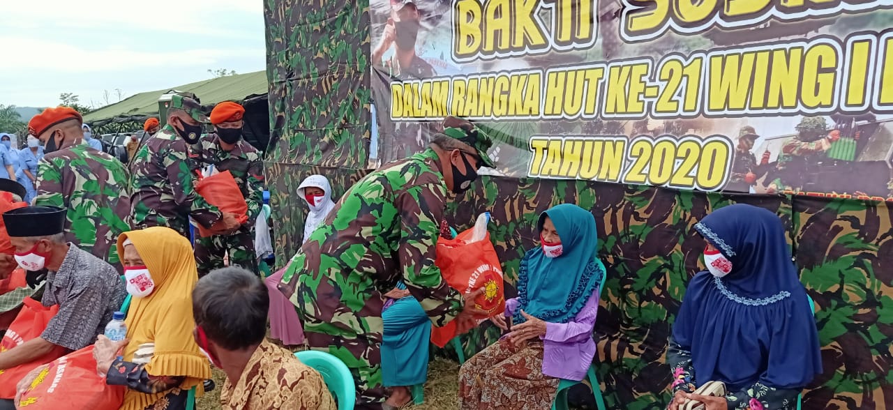 Memperingati Hari Jadi Yang Ke-21, Wing I Paskhas Sumbang Sembako Kepada Masyarakat Sekitar Lanud Suryadarma