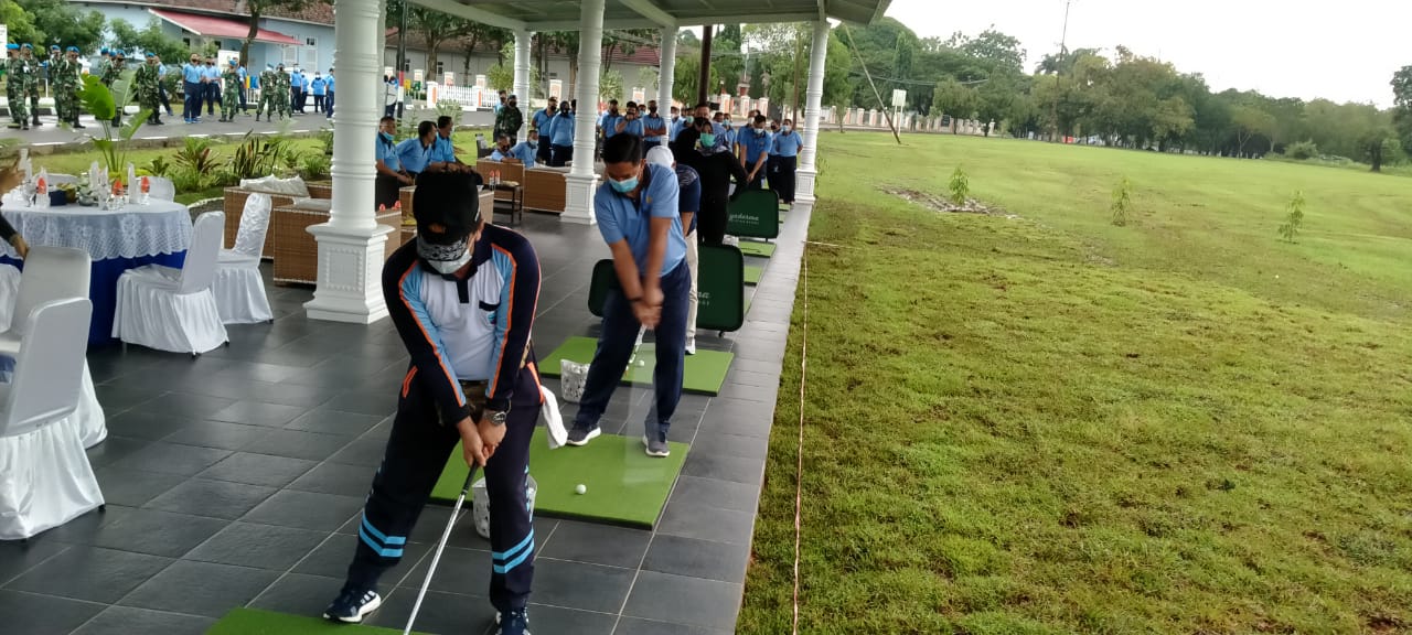 Komandan Lanud Suryadarma Meresmikan Golf Driving Range Suryadarma