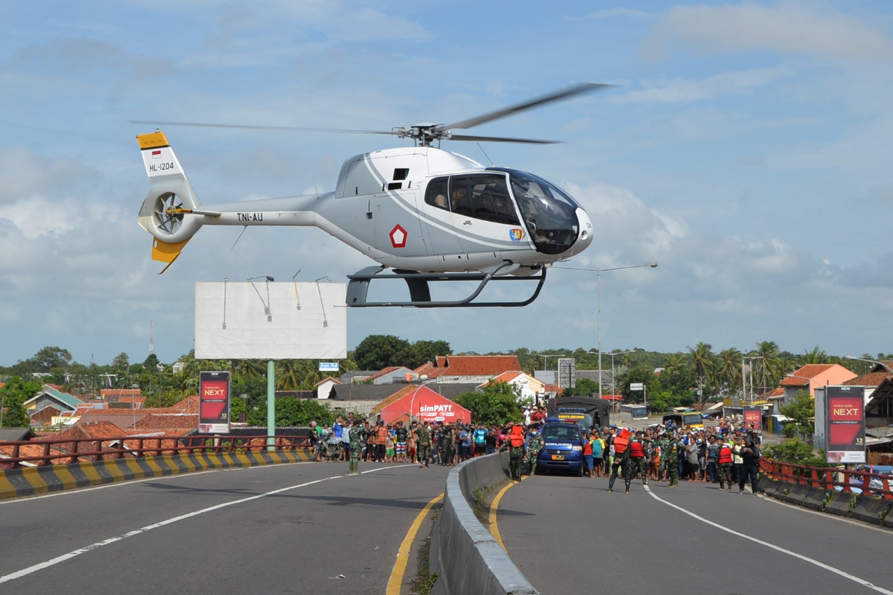 Kasau Perintahkan Danlanud Suryadarma Kerahkan Helikopter Untuk Bantuan Korban Banjir di Subang