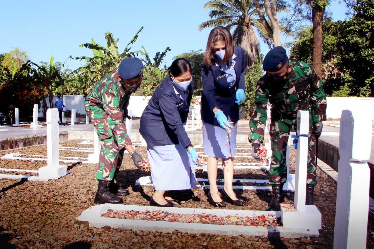 Lanud Suryadarma Ziarah TMP Peringati HUT ke-75 TNI AU