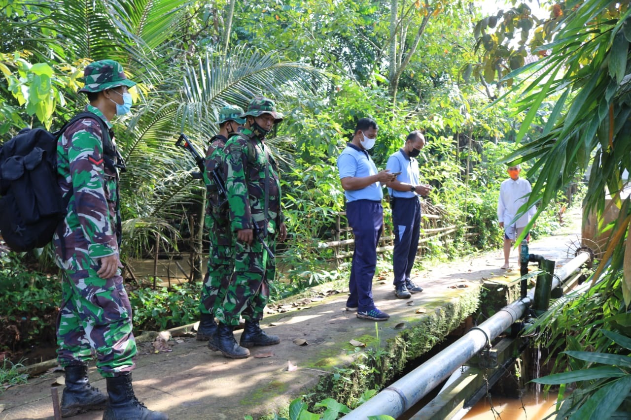 Anggota Lanud Suryadarma Patroli Aset Bersejarah Milik Lanud Suryadarma