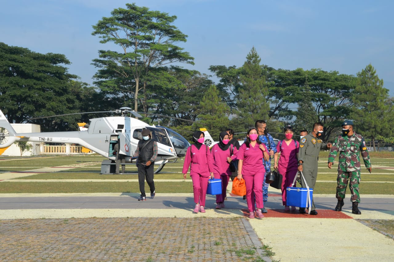 Lanud Suryadarma Kerahkan Helikopter dalam Serbuan Vaksinasi COVID-19 di Kabupaten Sumedang