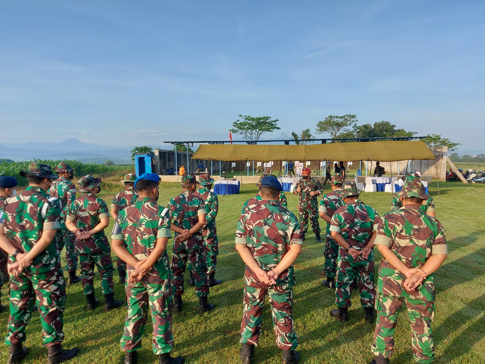 Anggota Lanud Suryadarma Tingkatkan Kemampuan Menembak